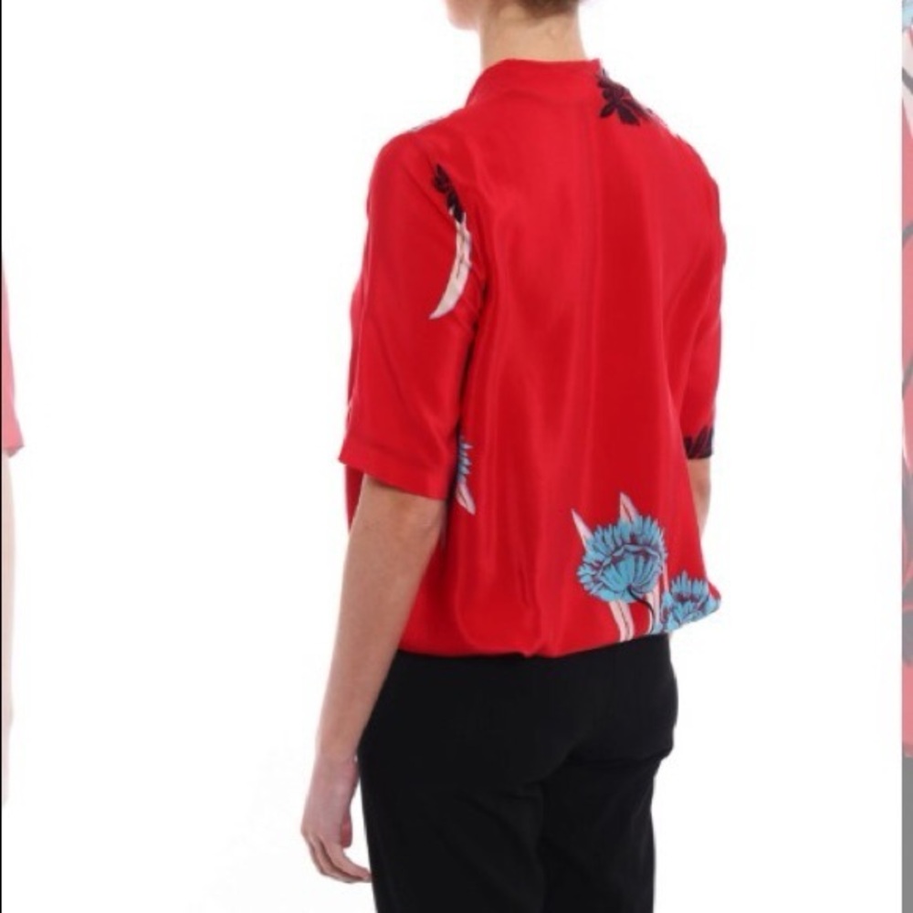 DIANE VON FURSTENBERG 100% SILK FARLI CROSS-OVER BLOUSE RED FLORAL TOP SIZE 6 - Picture 2 of 7